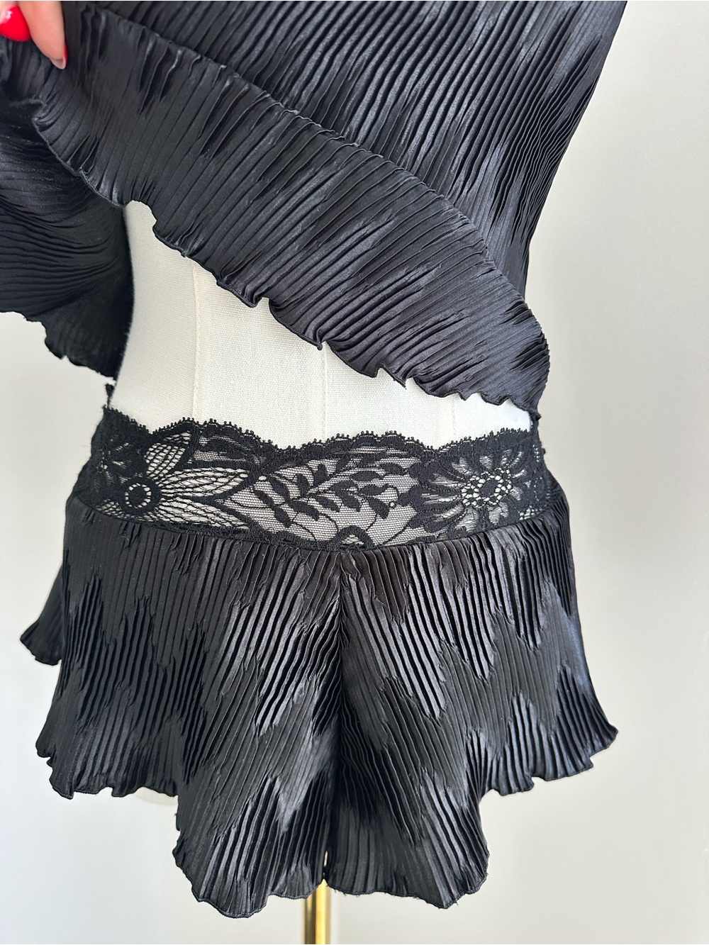 La Perla Vintage documented pleated top and shorts - Picture 9 of 14